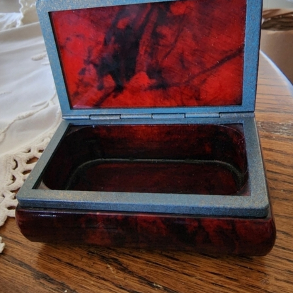 Luxurious Red and Black Jewelry Organizer